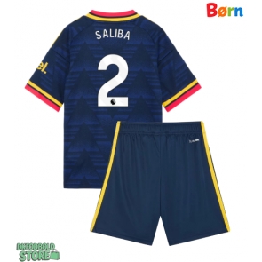 Arsenal William Saliba #2 Replika Babytøj Udebanesæt Børn 2026-27 Kortærmet (+ Korte bukser)